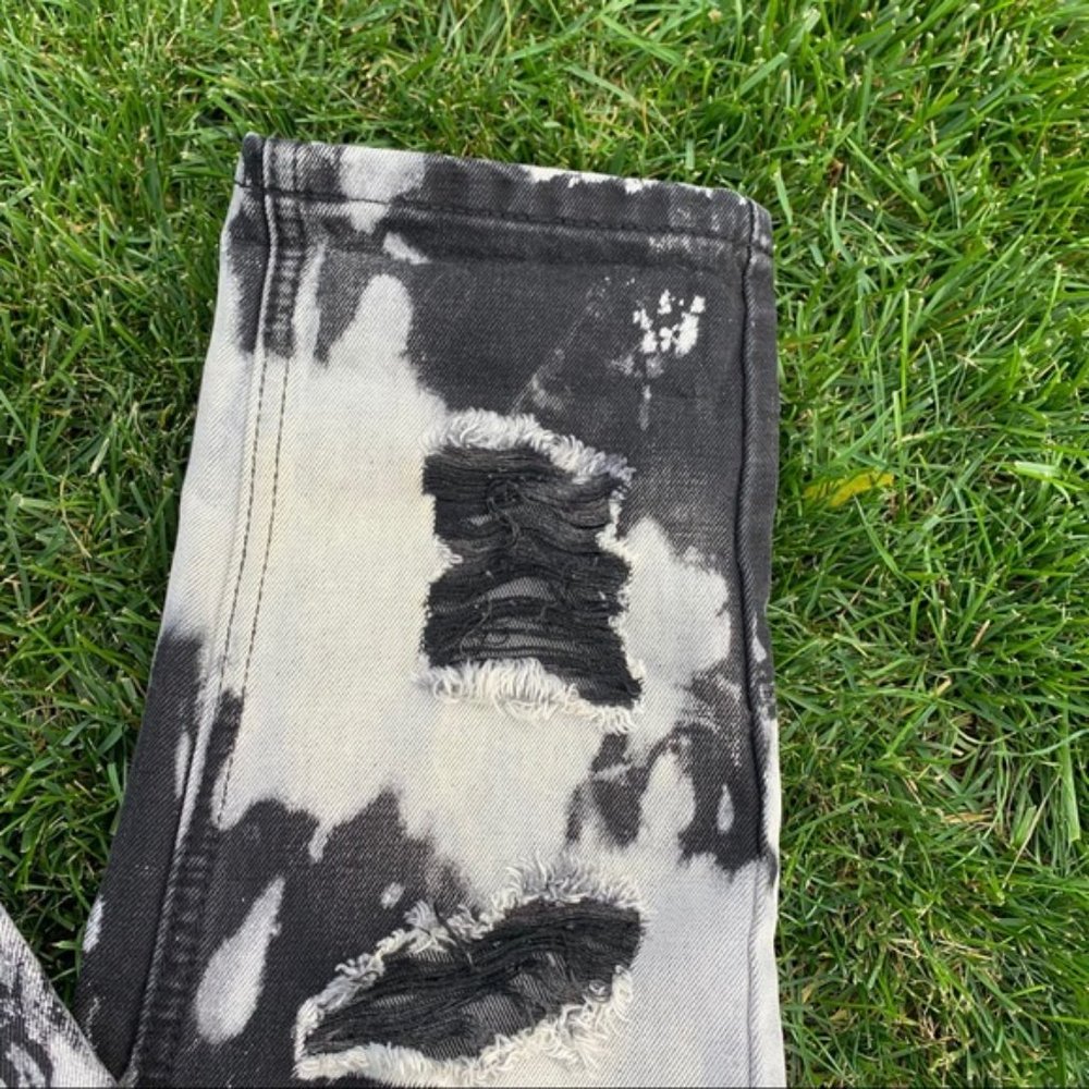 Glamorous Tall Bleach Dye Distressed Jeans - Picture 5 of 11